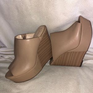 Jessica Simpson nude wedges size 10M